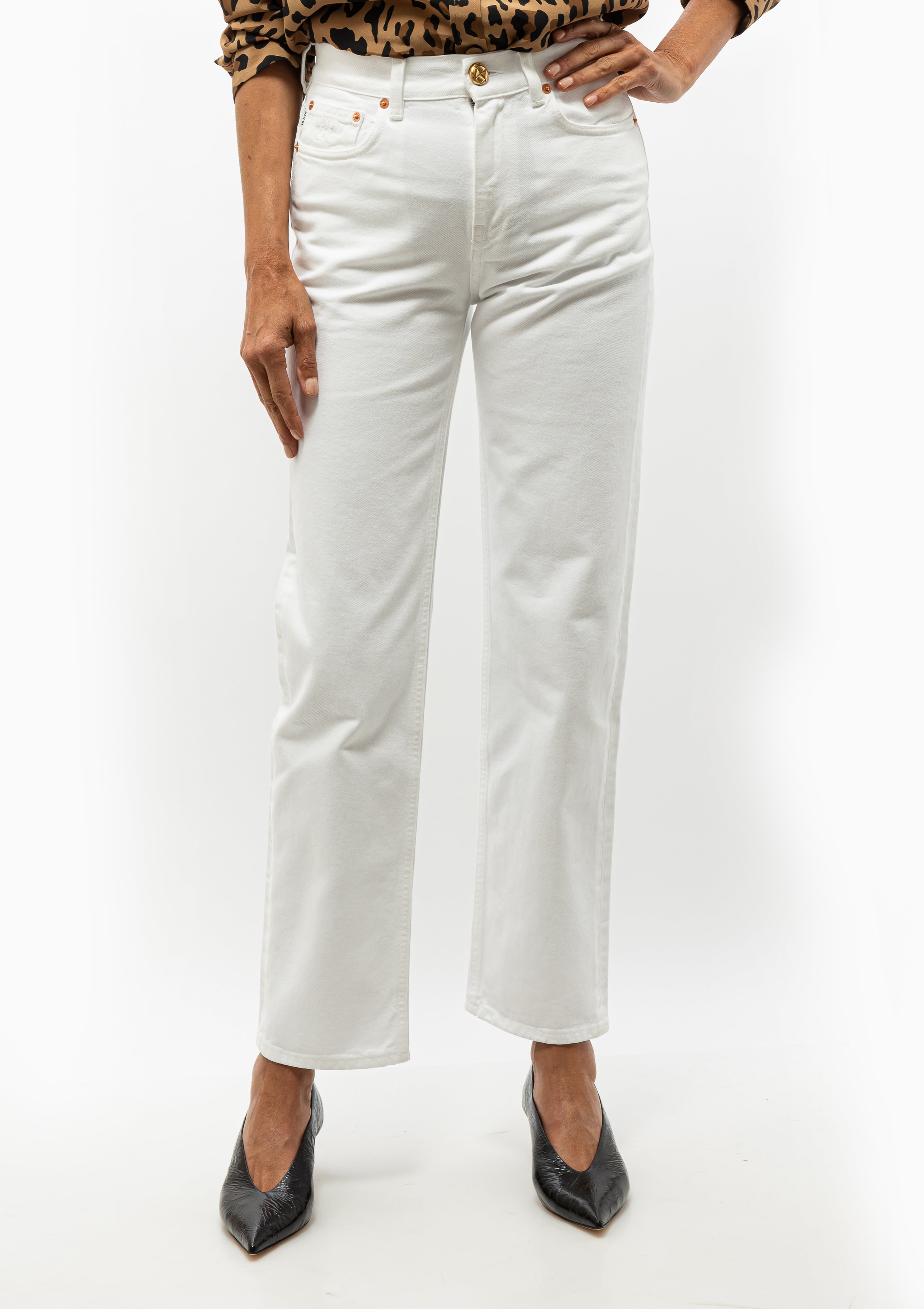 Blazé Milano Paso Jean in crisp Clapotis White shown with the Le Monde Beryl Babouche heel — available at Diani Boutique.