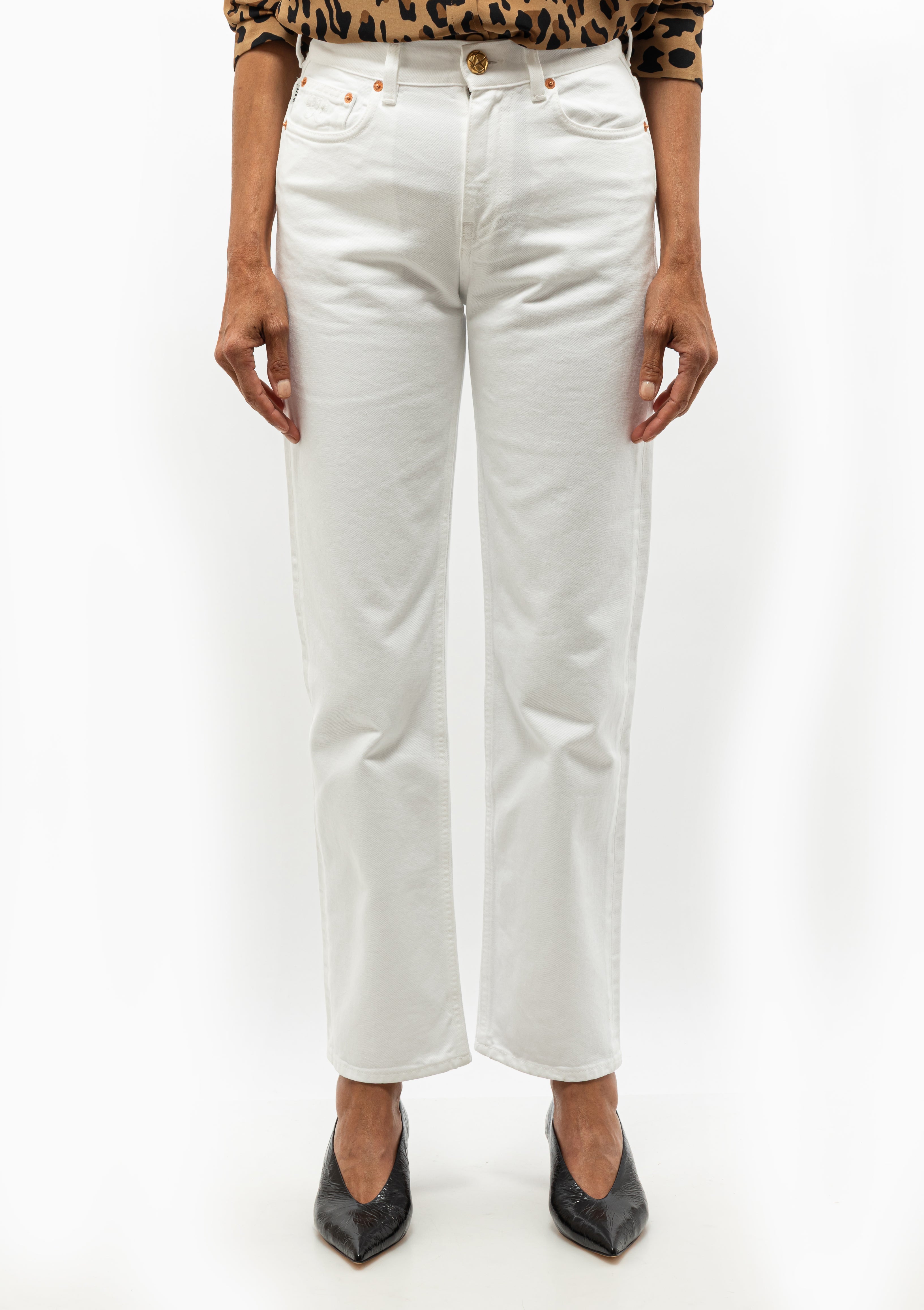 Blazé Milano Paso Jean in crisp Clapotis White shown with the Le Monde Beryl Babouche heel — available at Diani Boutique.