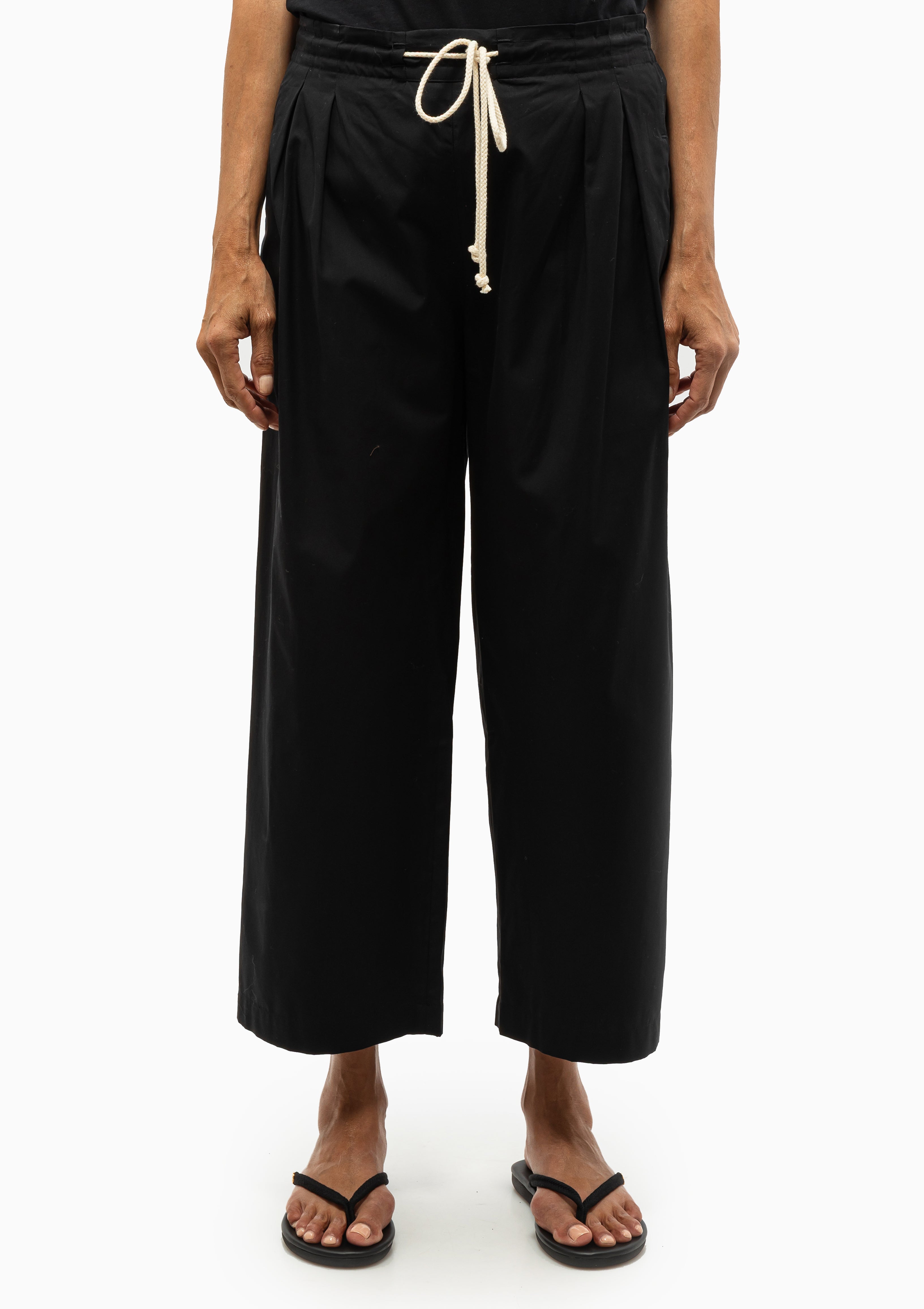 Drawstring Pleat Front Pant | Black