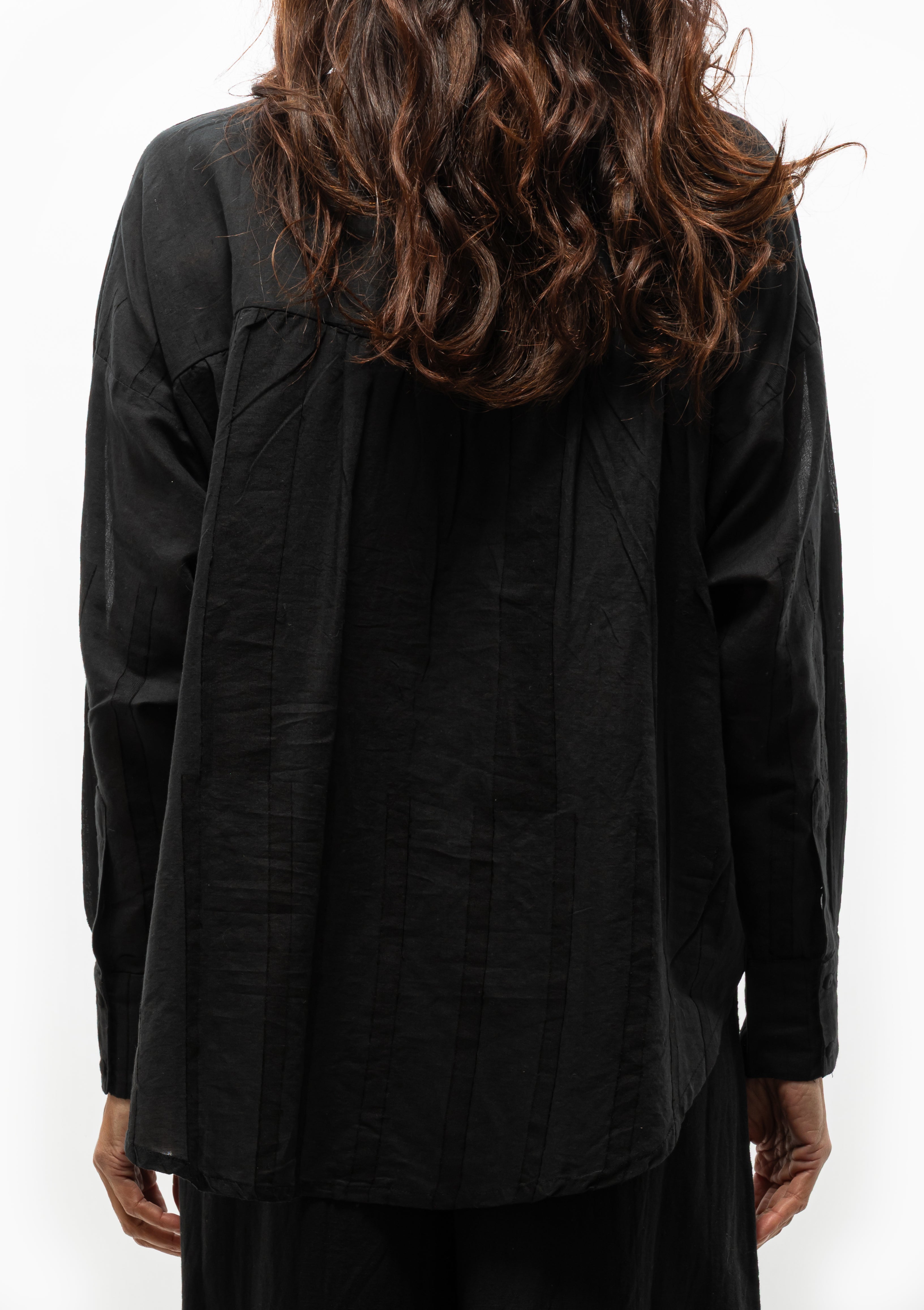 Mirth Kyoto Shirt in Black. Long sleeve and lightweight. Available at Diani Boutique.