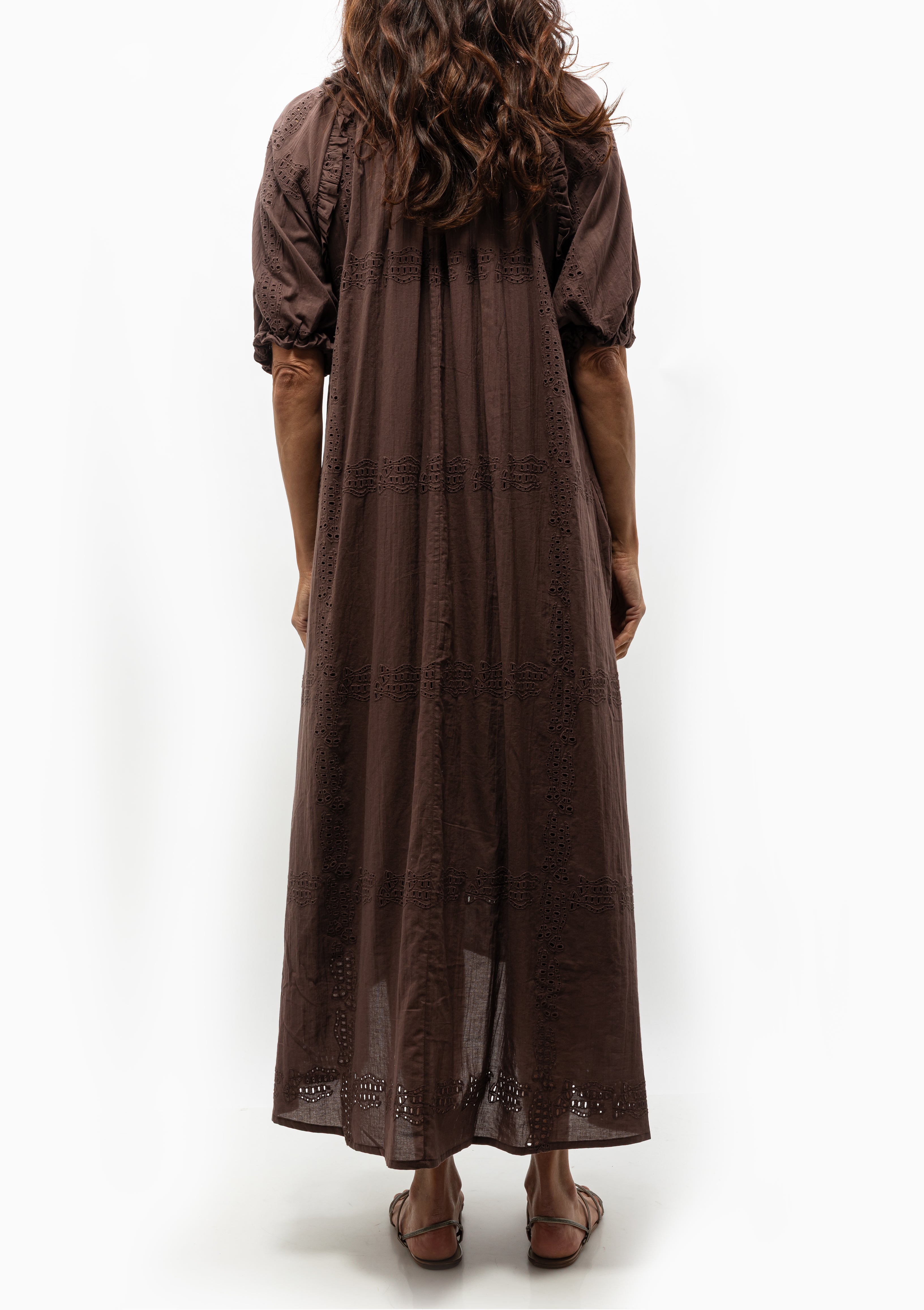 Charming and breezy, the Sommerset Dress in Grappa, shown with the Panie Sandal by Pedro Garcia. Can be worn with or without the sash. Available at Diani Boutique.
