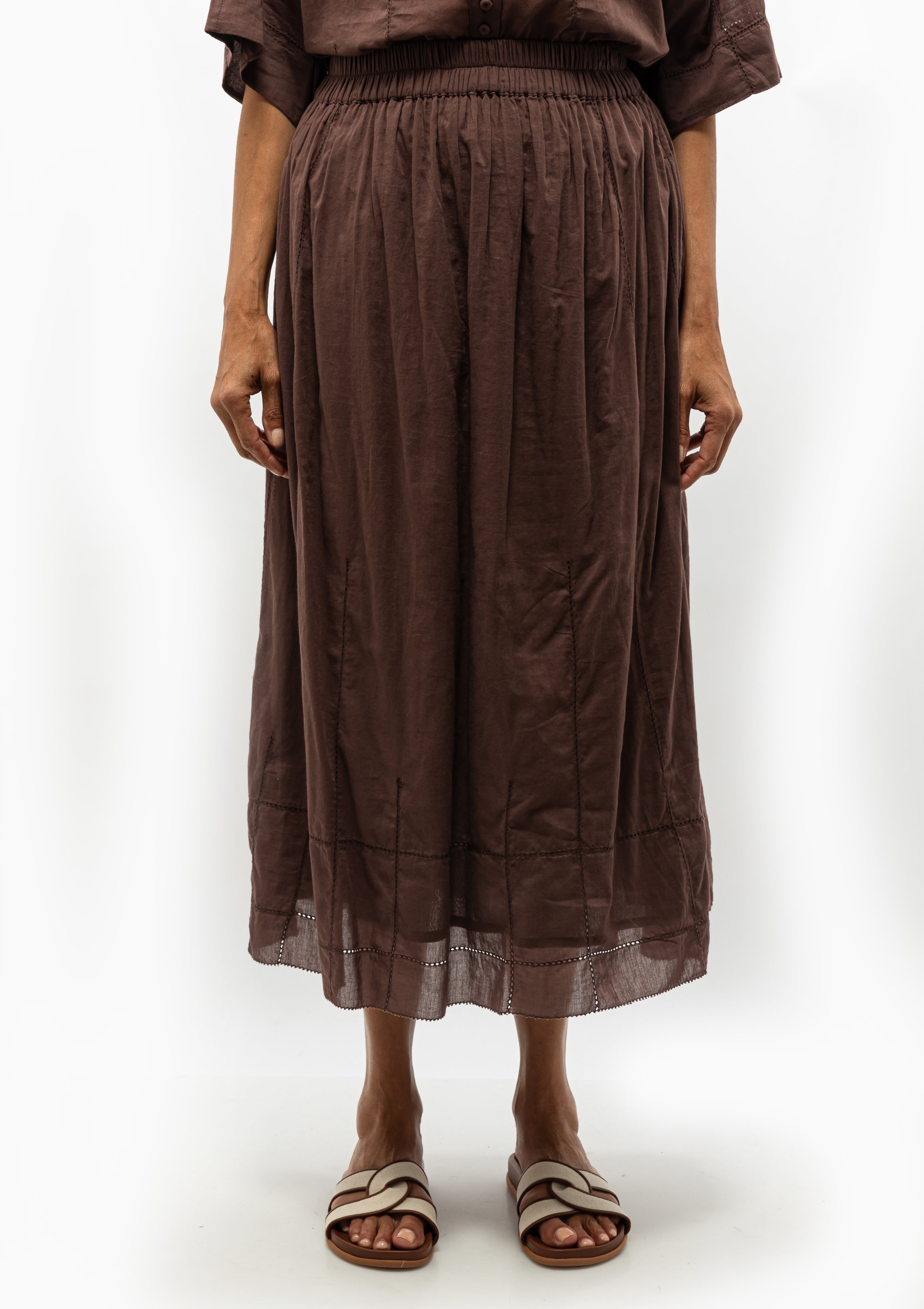 The Mirth Verona Skirt in Grappa brings effortless flair to everyday dressing. Shown with the Mirth Kyoto shirt and the Ancient Greek Sandal Desmos Footbed. Available at Diani Boutique.