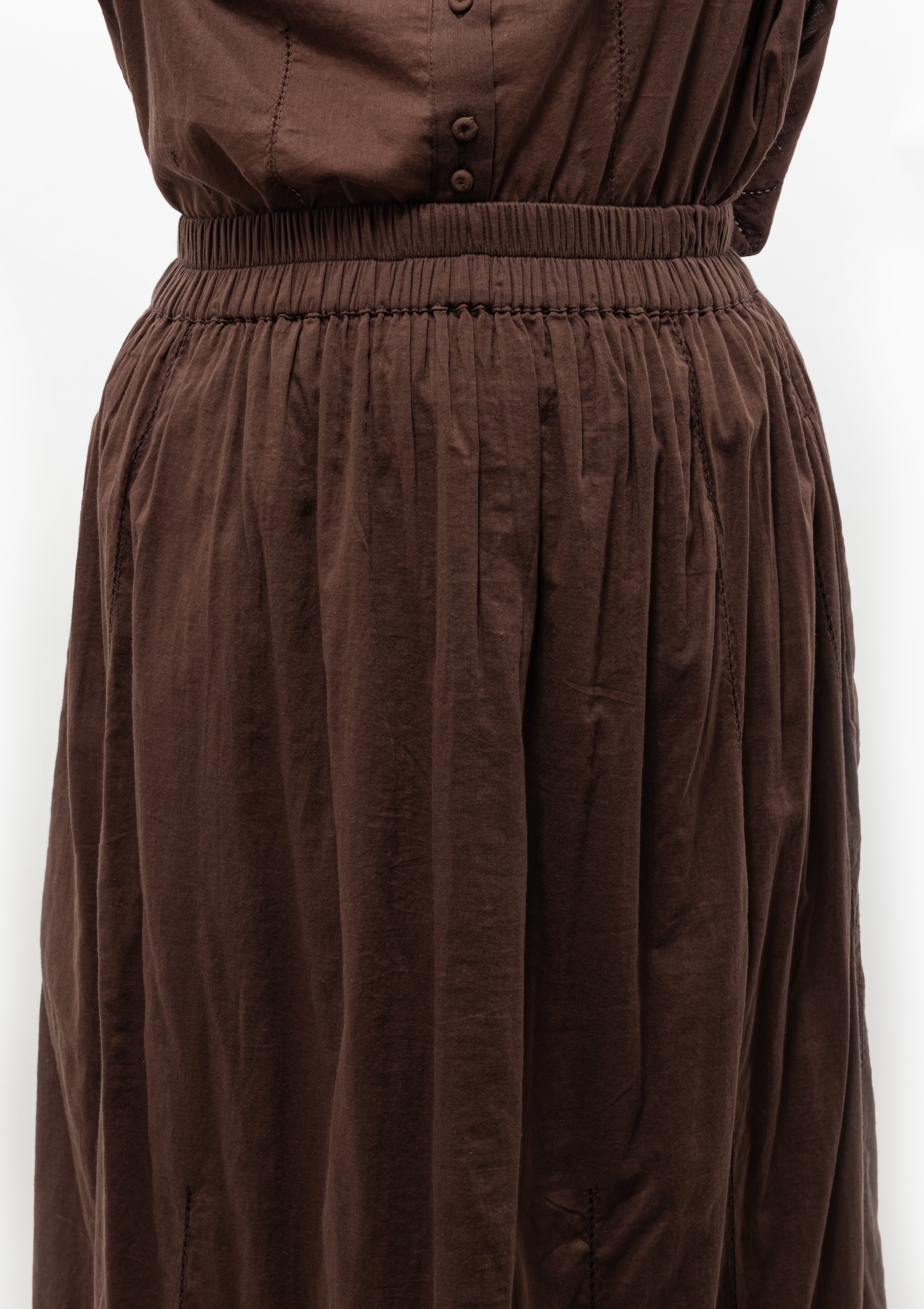 The Mirth Verona Skirt in Grappa brings effortless flair to everyday dressing. Shown with the Mirth Kyoto shirt. Available at Diani Boutique.