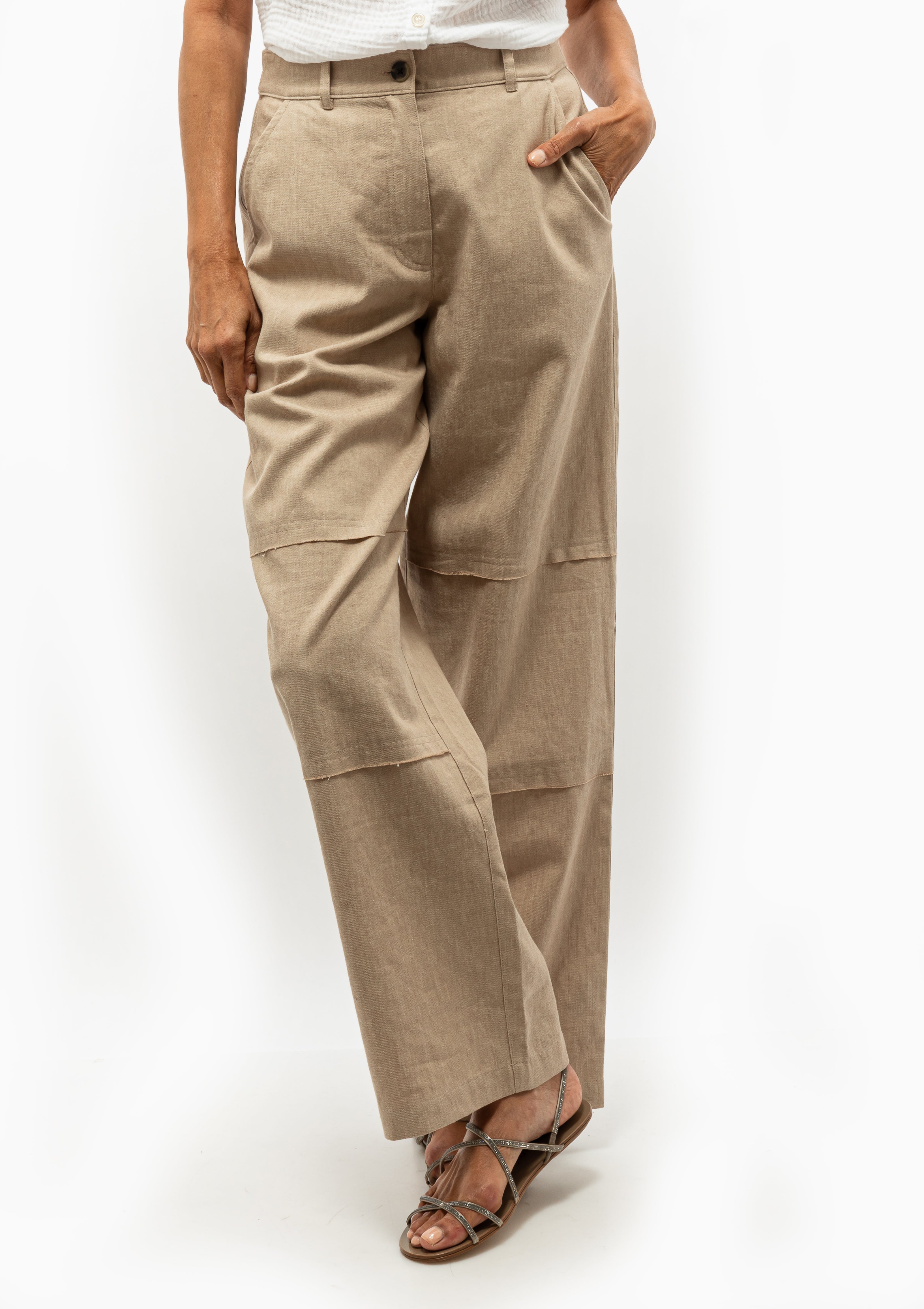 The Raquel Allegra Cotton Linen Arden pant shown with the Pedro Garcia Panie sandal, are lightweight for warm weather. Available at Diani Boutique.