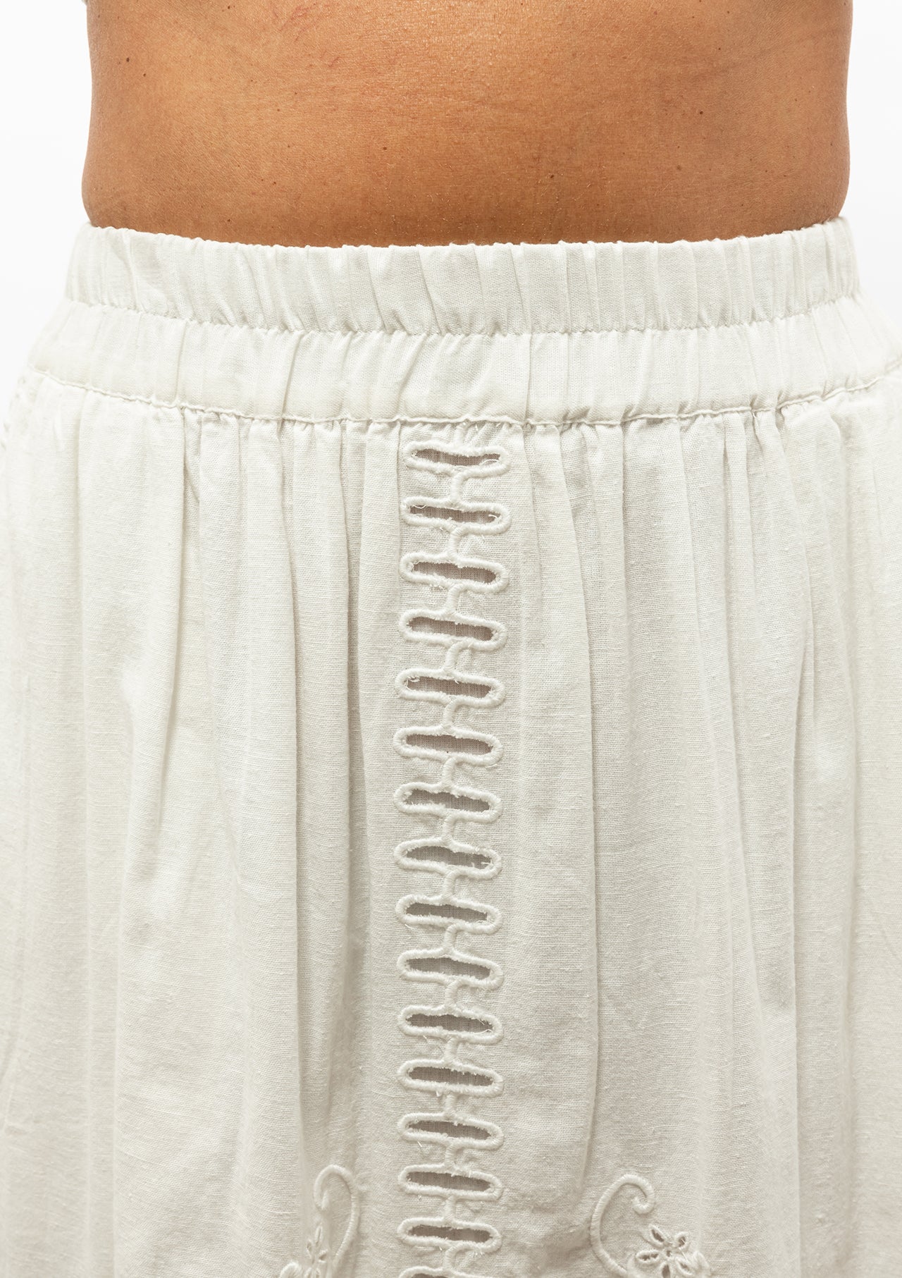 Liat Embroidery Skirt | White