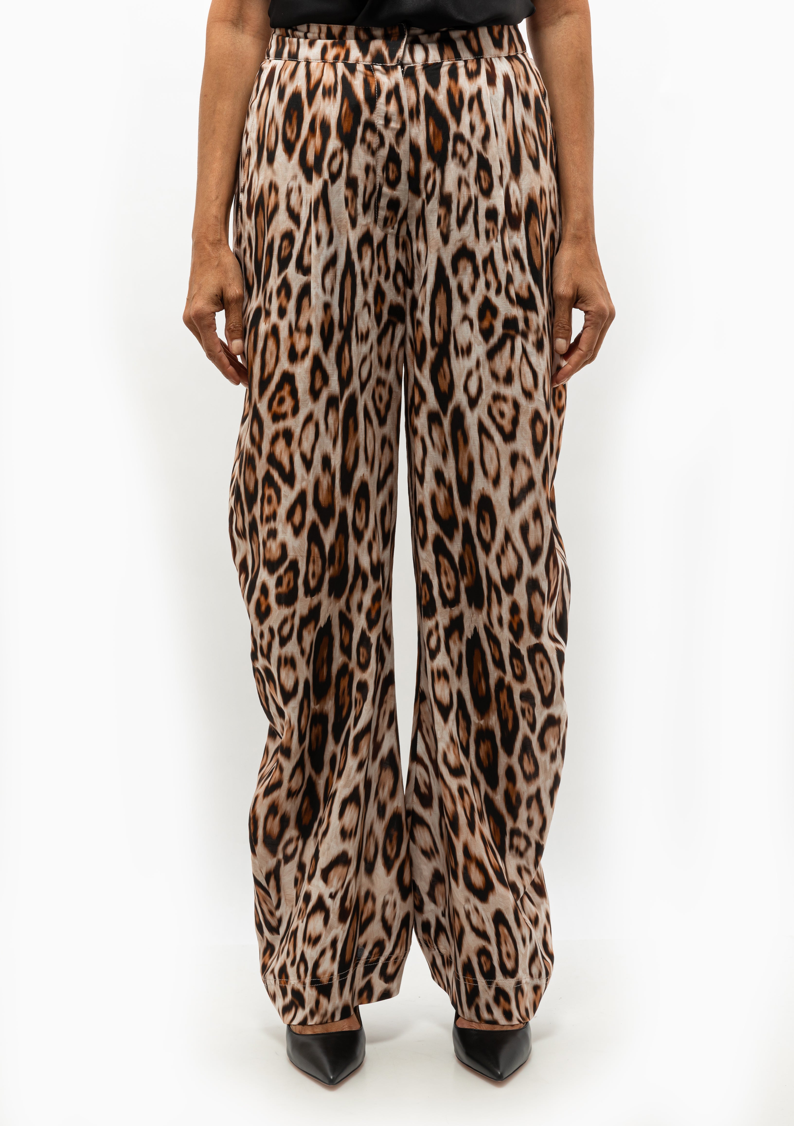 Smythe’s Bow Leg Pant in eye-catching Leopard Ikat pattern — available at Diani Boutique.