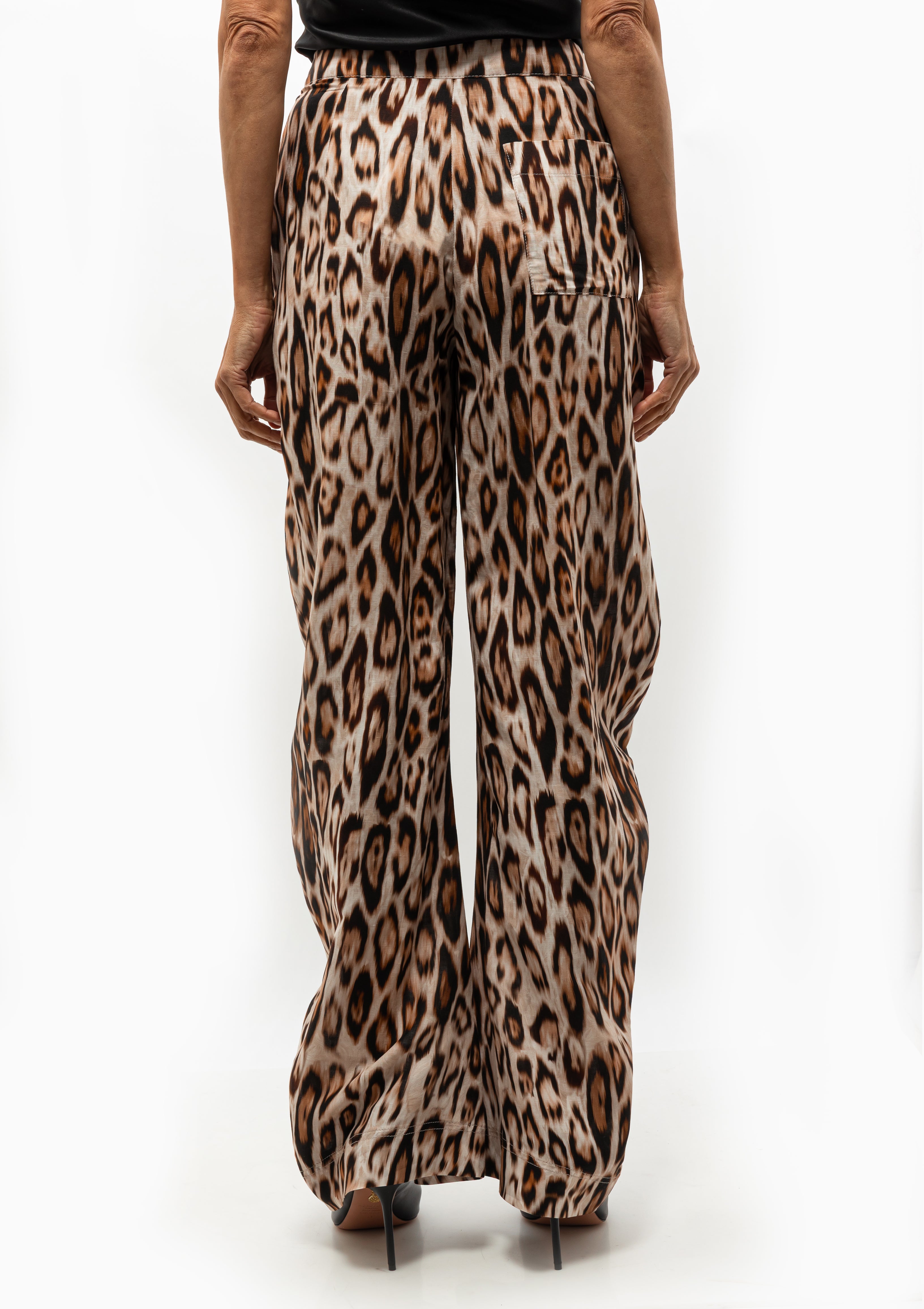 Chic and structured Bow Leg Pant in Leopard Ikat by Smythe — now at Diani Boutique.