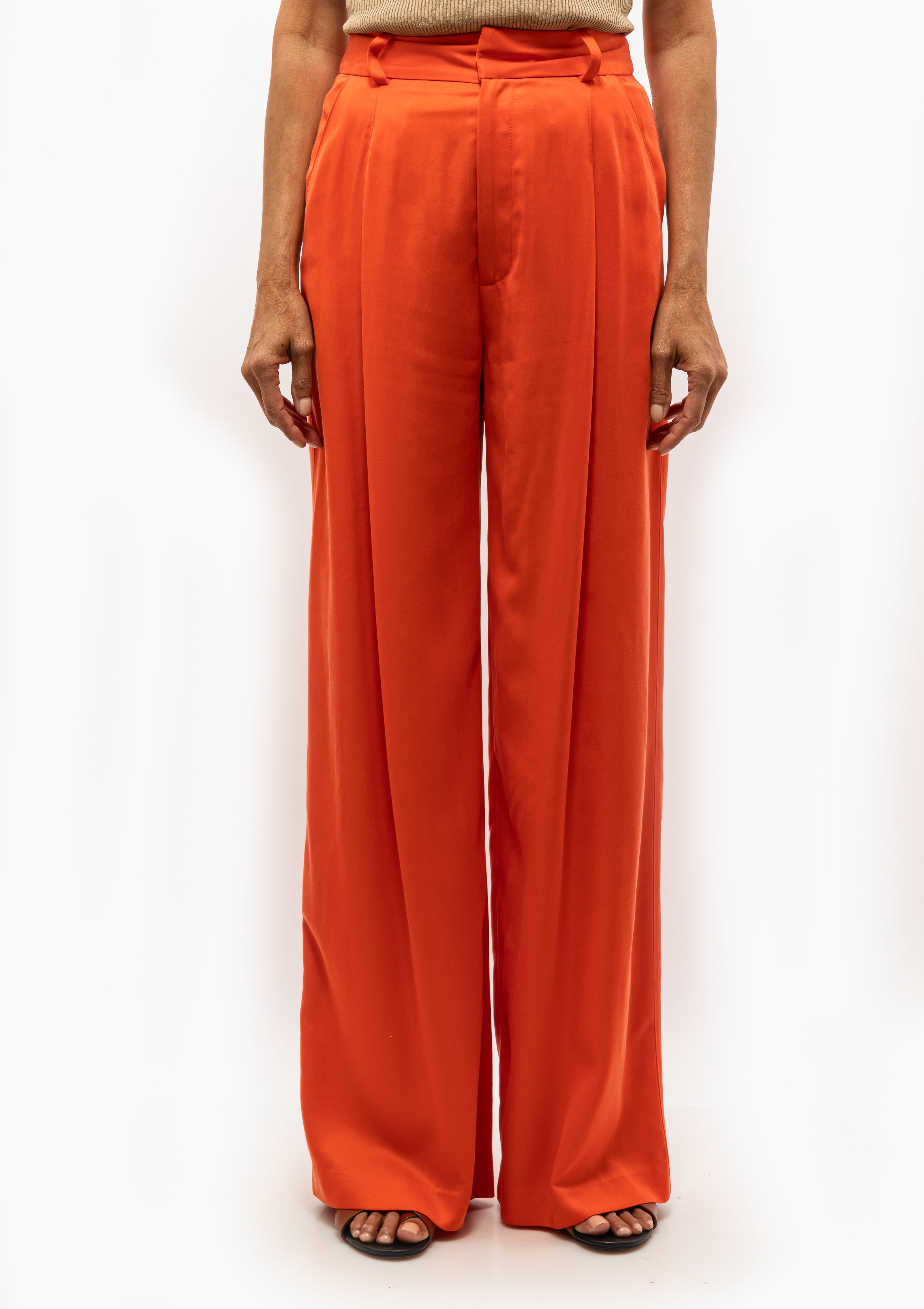 Tailored Smythe Pleated Trouser in vermillion, with side pockets. Available at Diani Boutique.