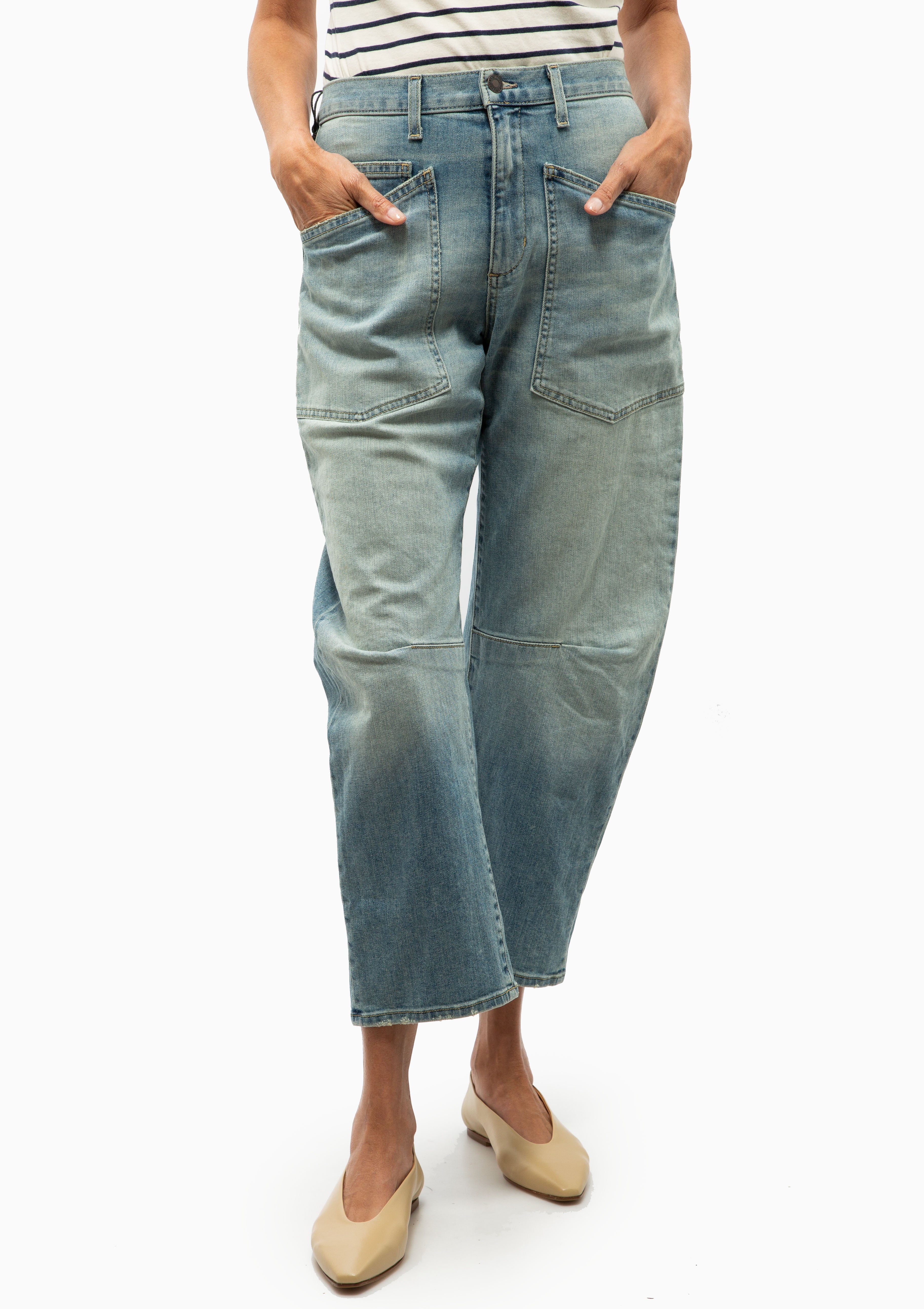 Nili Lotan Shon Jean Summer Wash. Shown with the Aeyde Betty Flat in Latte color.Available at Diani.