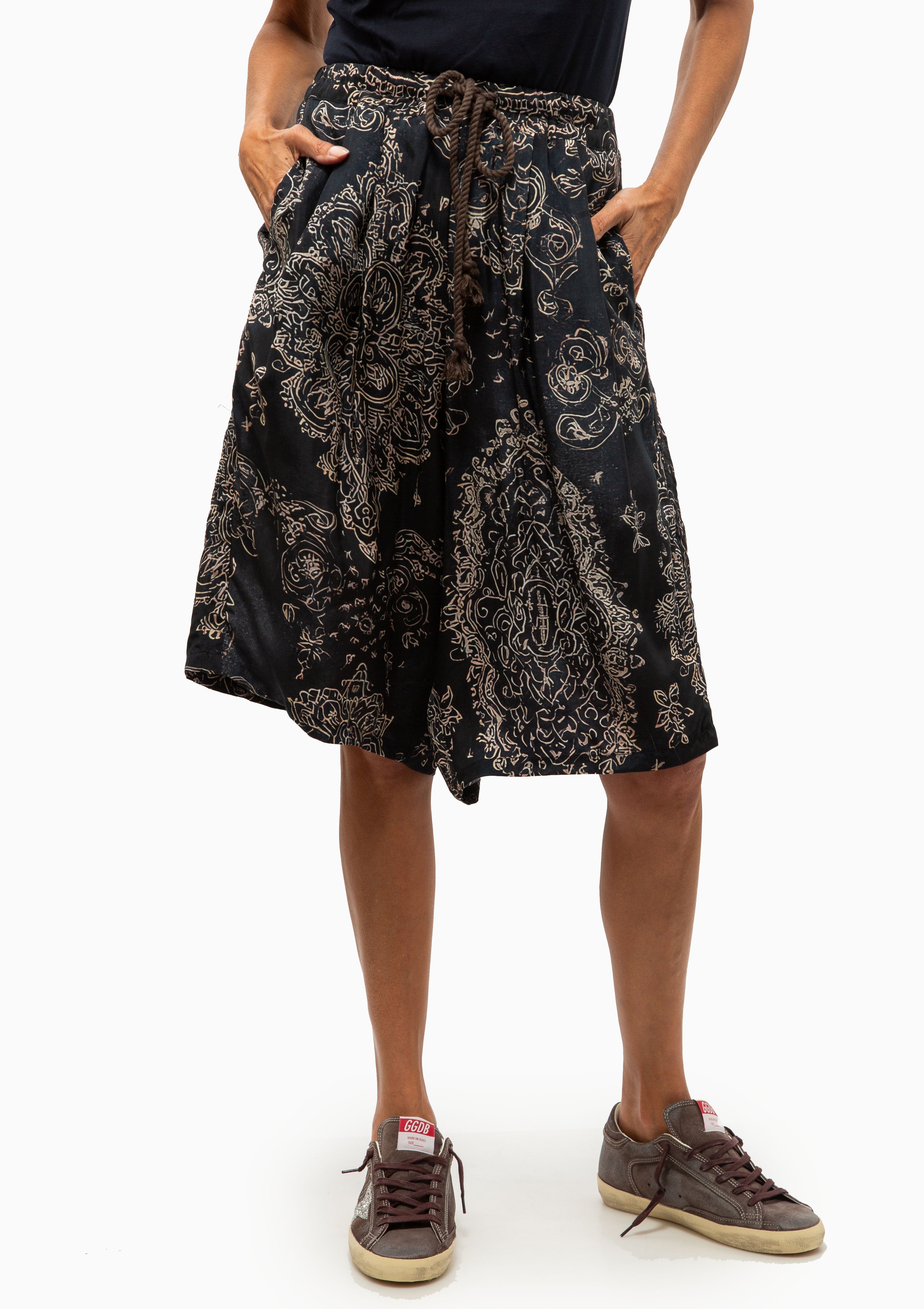 Pleated Jumbo Shorts With Elastic Waist | Blue Medallion Print