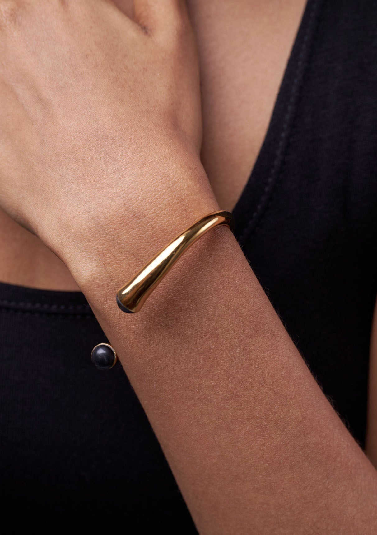 Horn Delicate Dash Cuff | Gold/Black