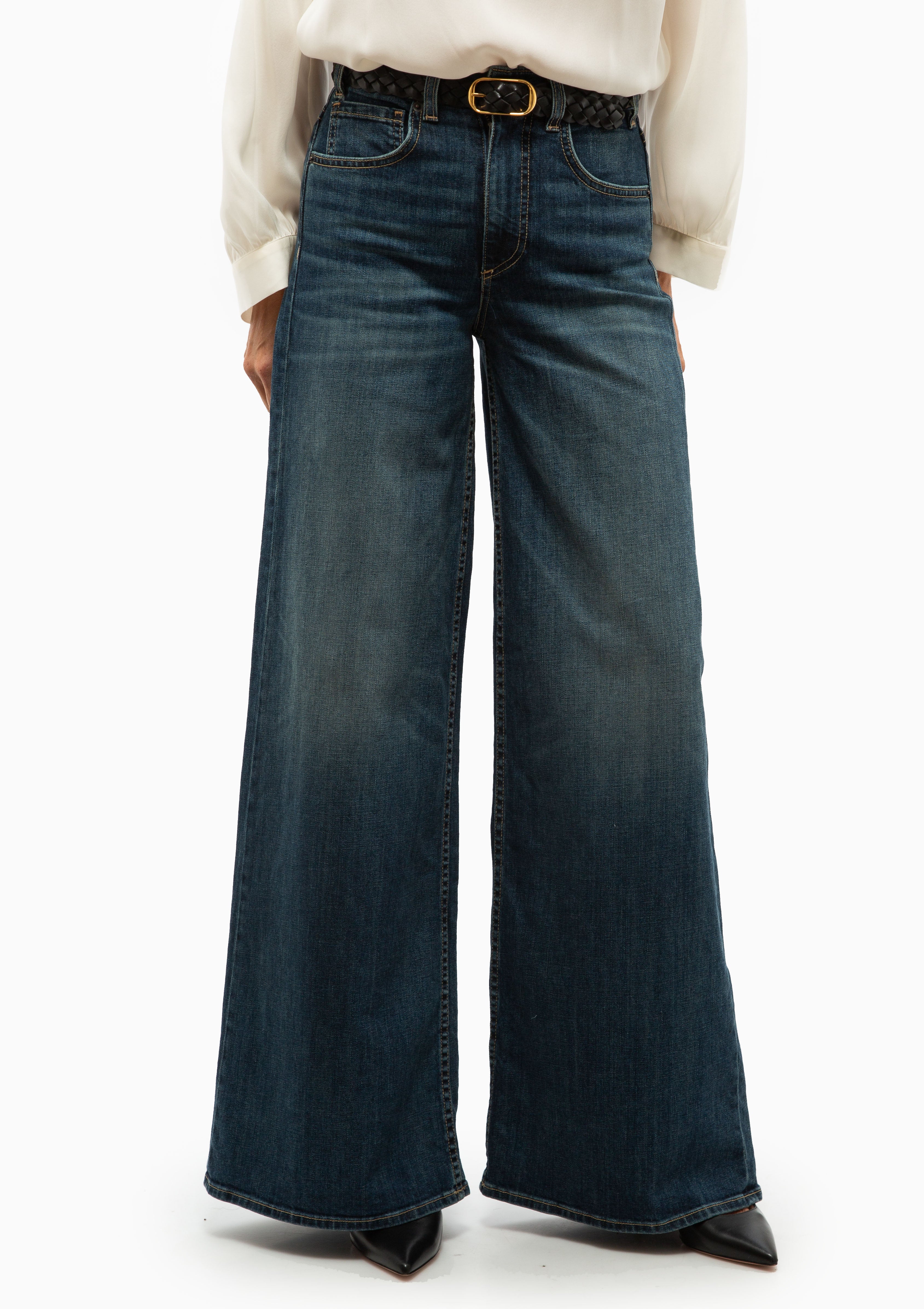 Nili Lotan Rolland Jean in Simon Wash.