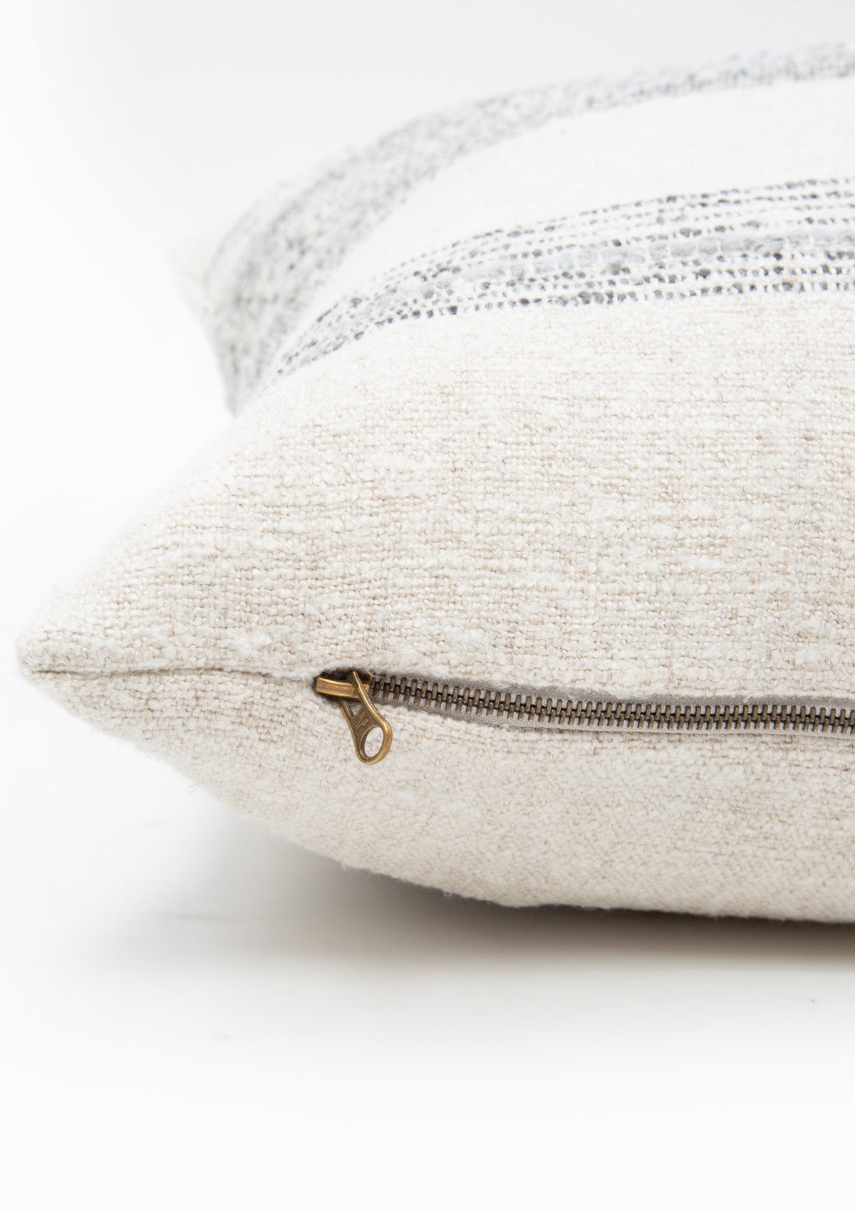 Davis Pillow | Natural/Grey, 23"x23"