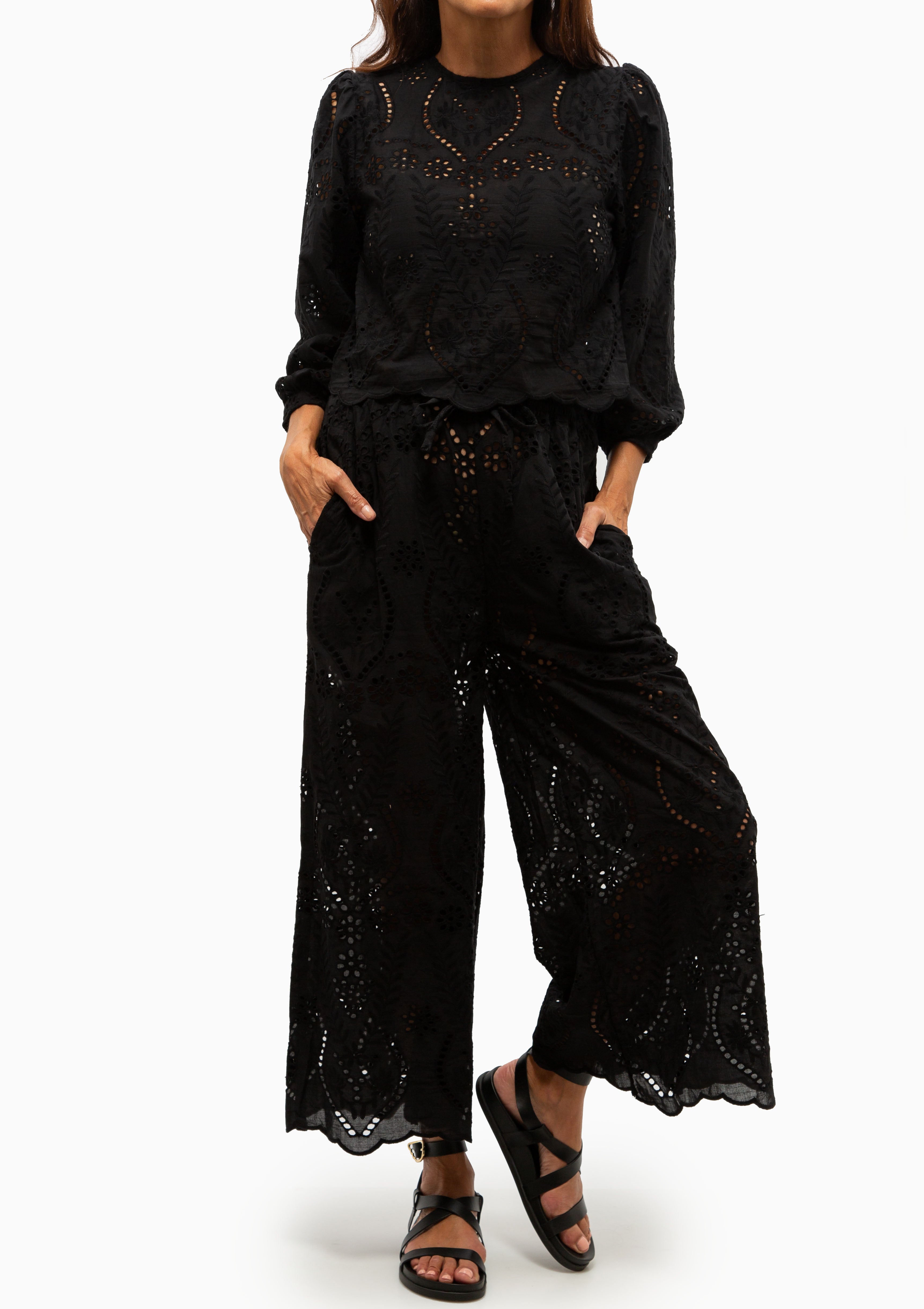 Lisa Top | Athena Embroidery Black