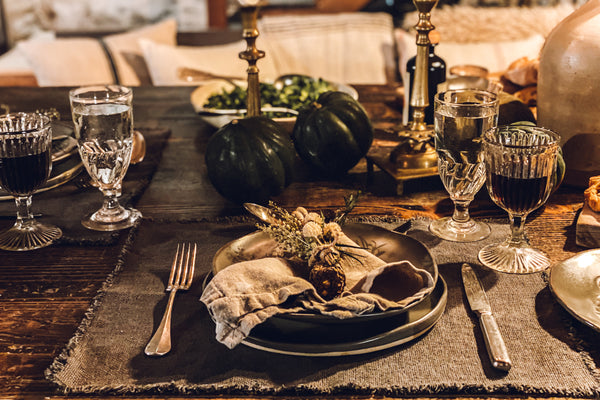 Caroline Sets A Dreamy Thanksgiving Table
