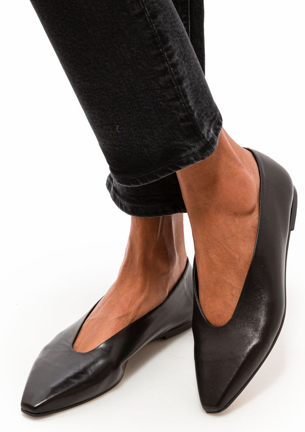 Betty Flat | Black