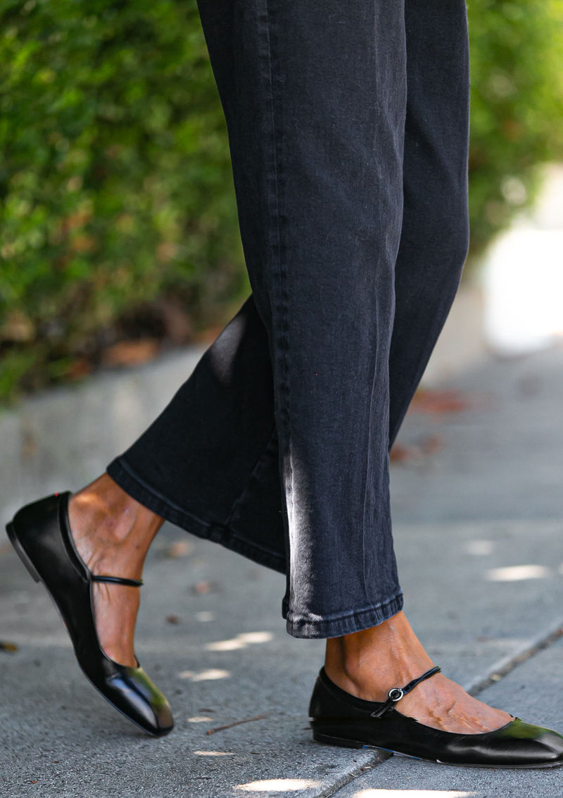 Uma Flat | Black