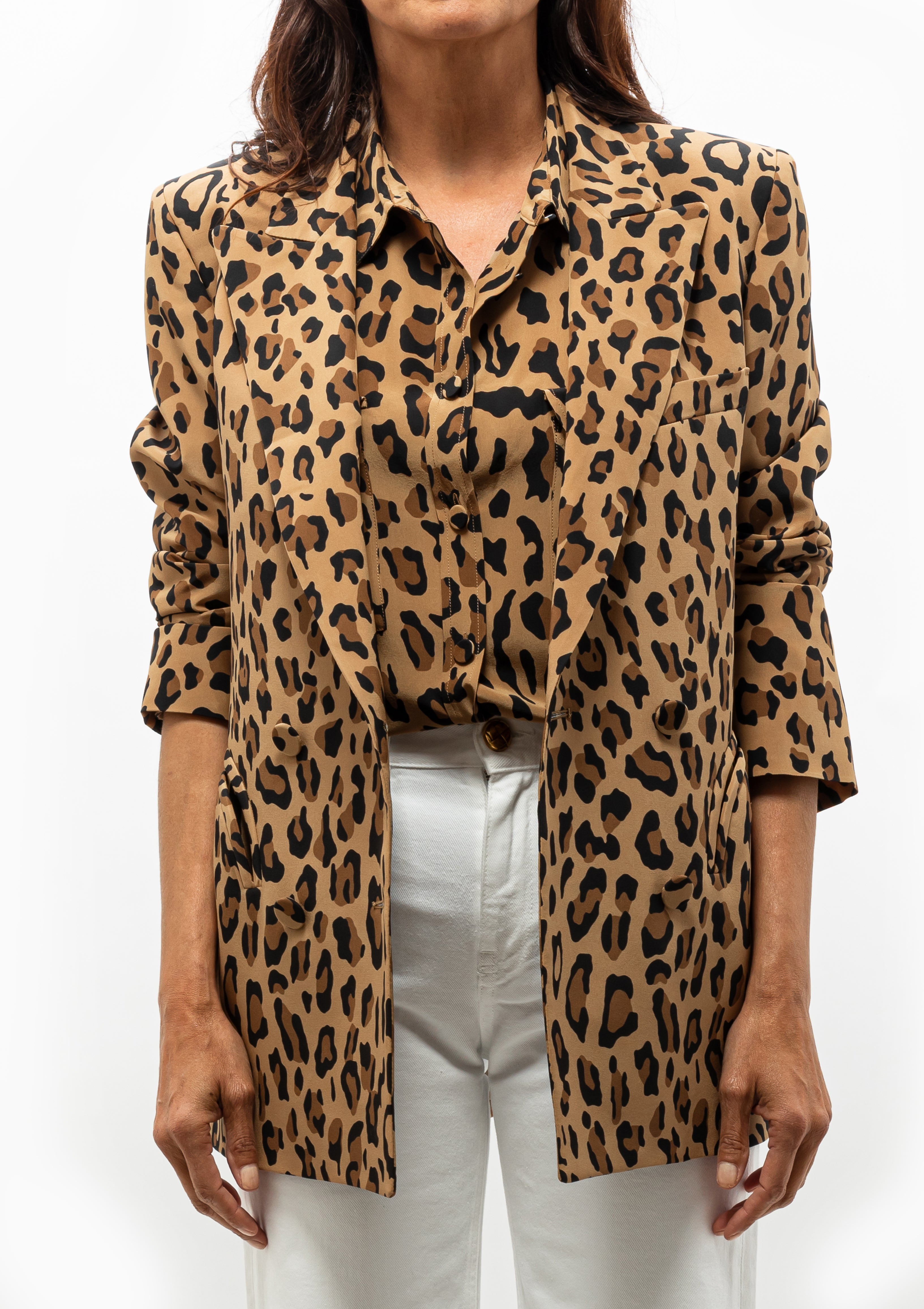 Blaze Milano Double-Breasted Everynight Blazer in Simba Camel, shown with the Blaze Milano Berber Shirt in Simba and the Clapotis White Paso Jean - Available at Diani Boutique.