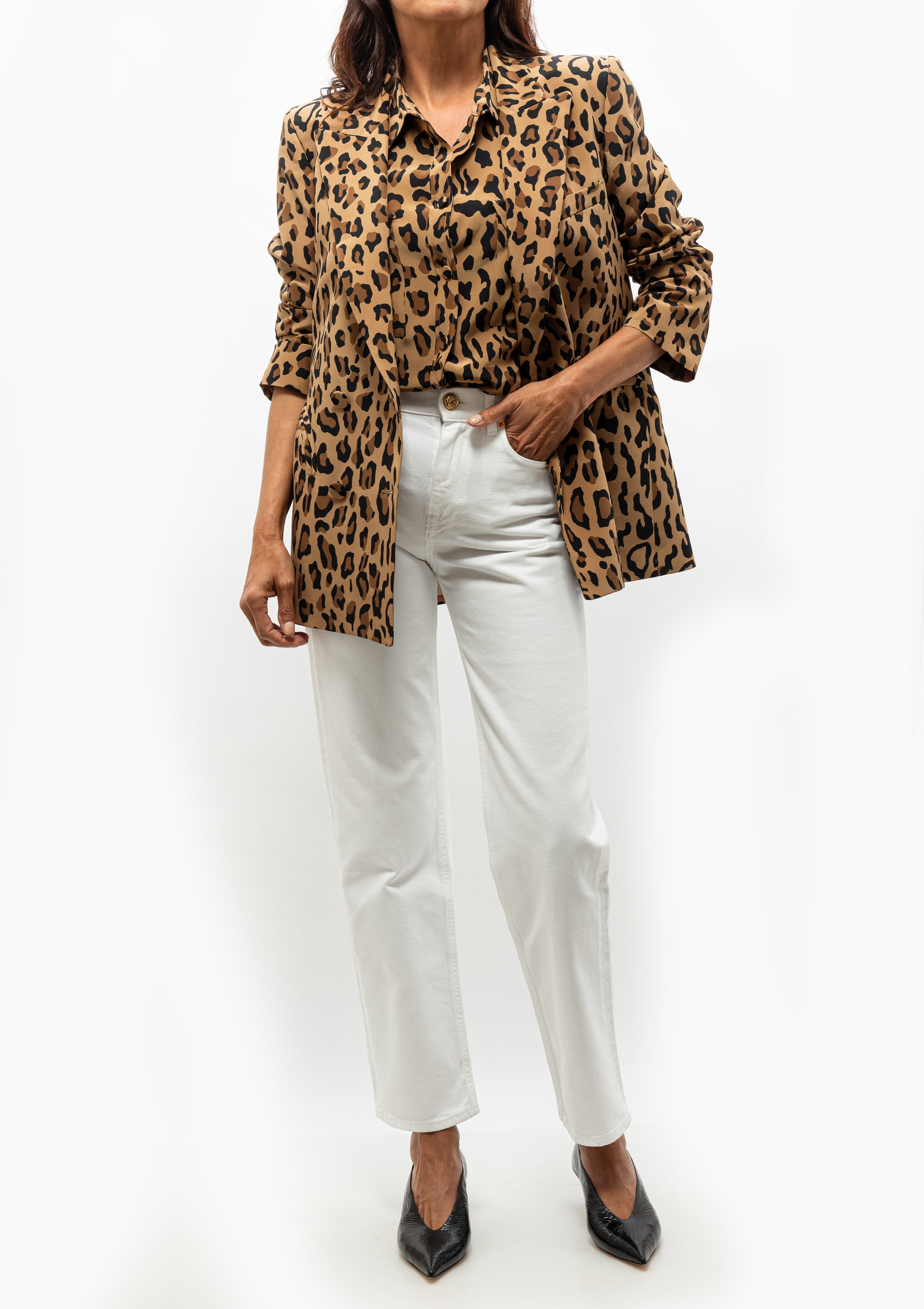 Blaze Milano Double-Breasted Everynight Blazer in Simba Camel, shown with the Clapotis White Paso Jean, Berber Shirt in Simba, and the Le Monde Beryl Babouche heel - Available at Diani Boutique. 