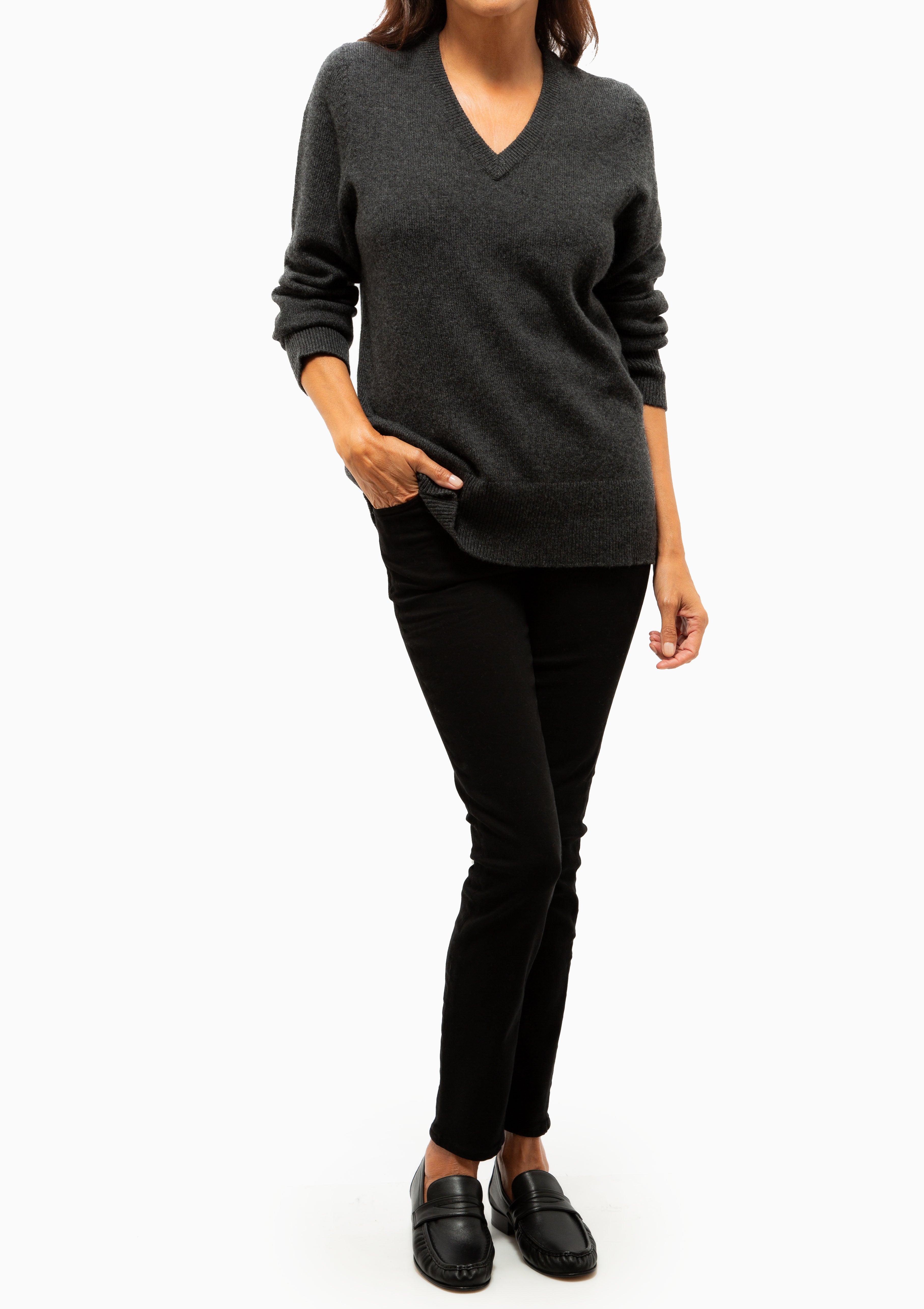 Emmett V-Neck | Charcoal