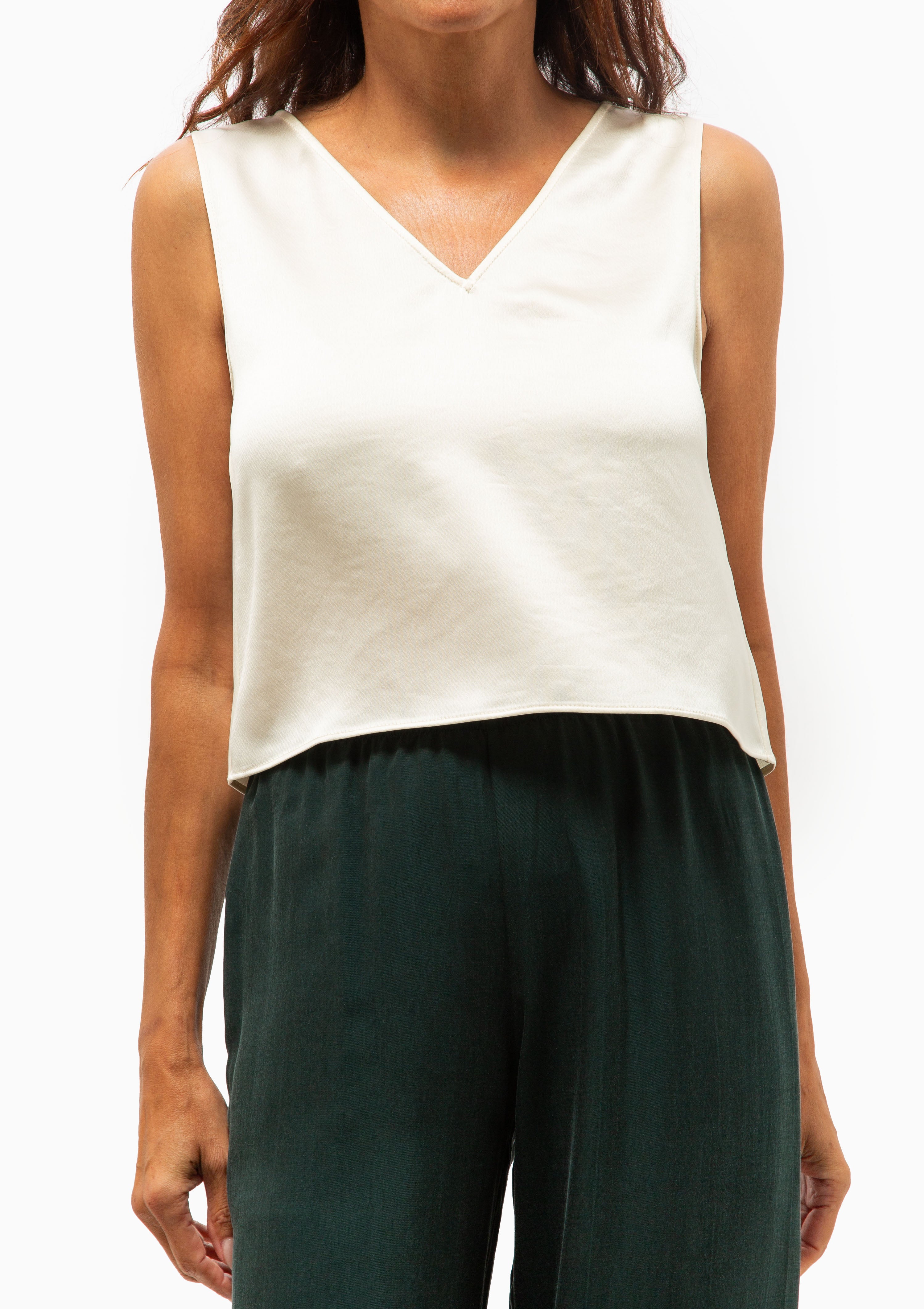 Barb V Neck Shell | Creme