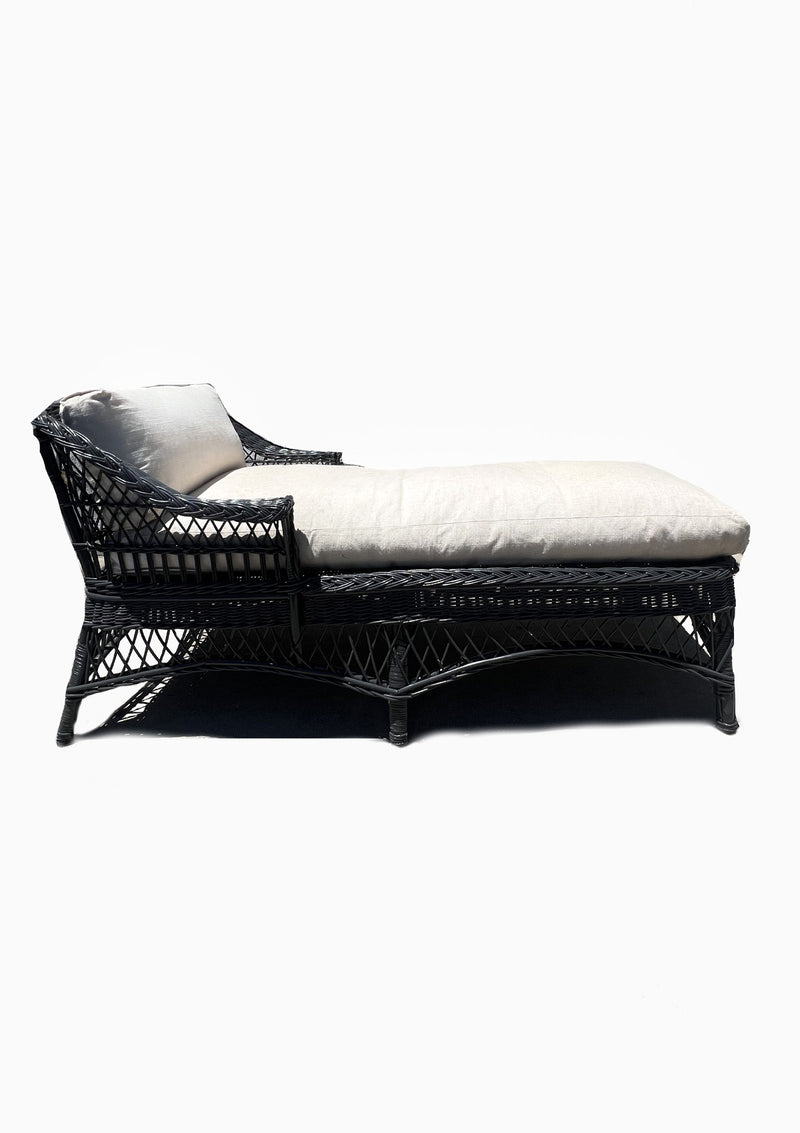 Vintage Wicker Chaise | 25' x 64' x 29'