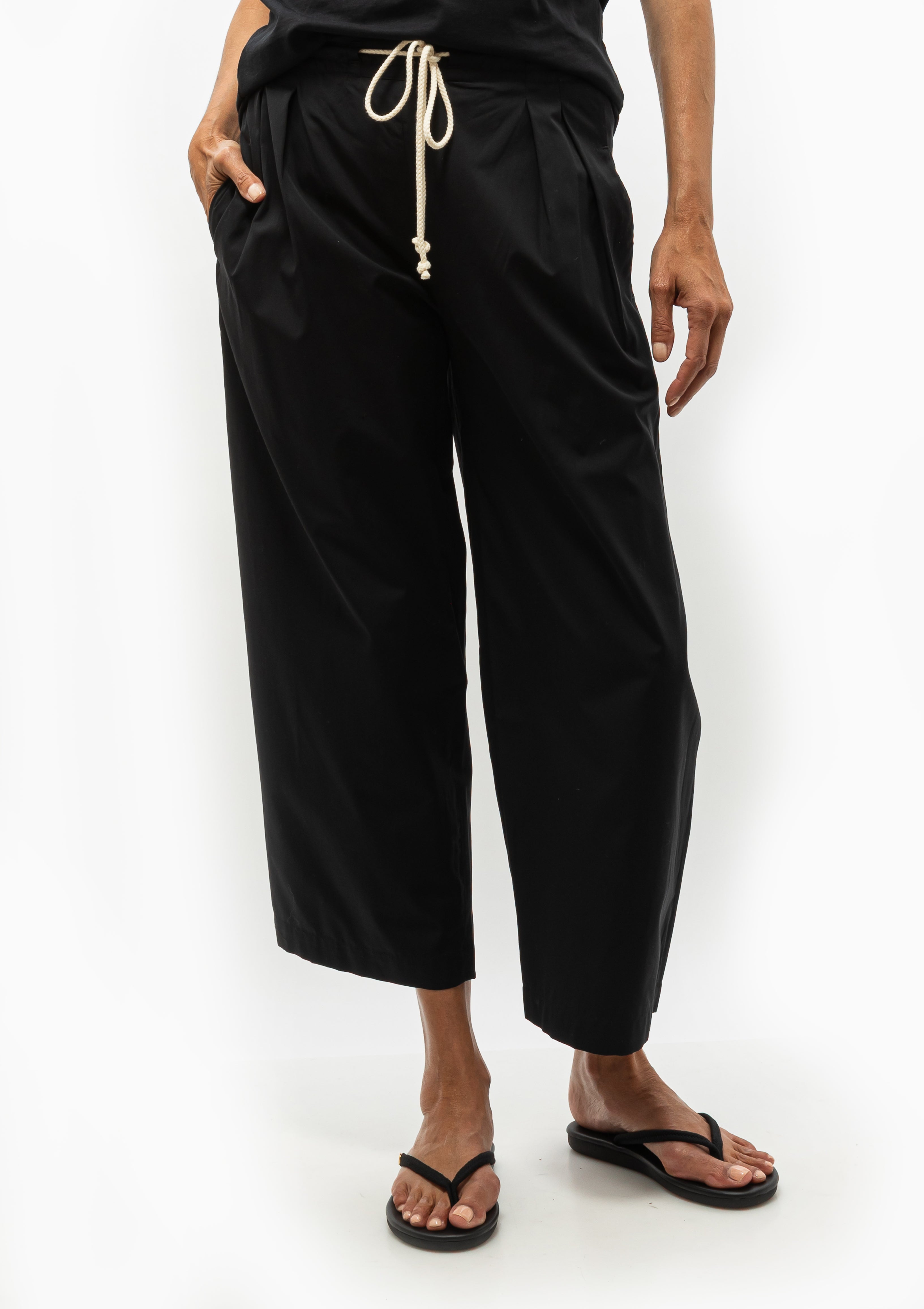 Drawstring Pleat Front Pant | Black