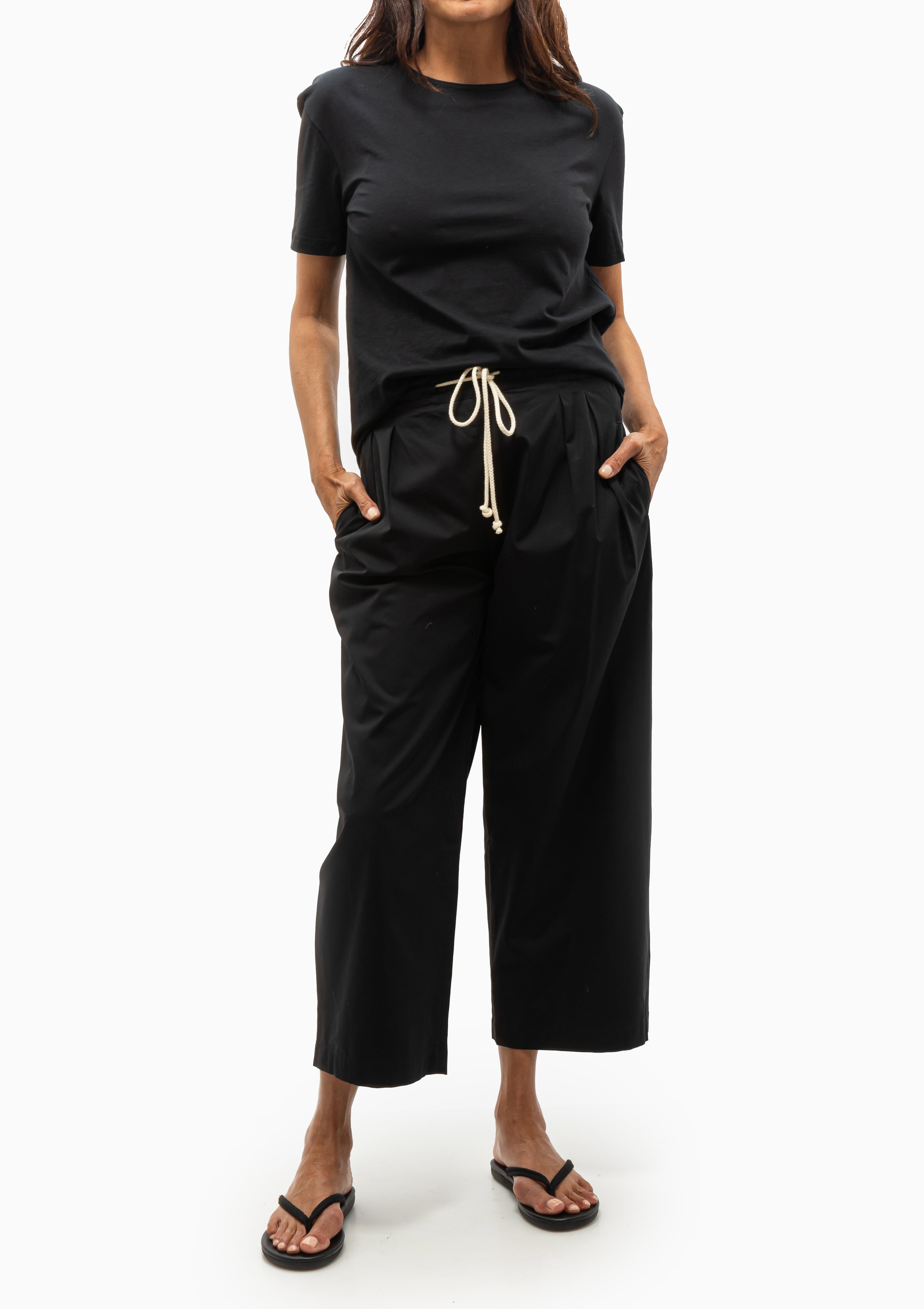 Drawstring Pleat Front Pant | Black