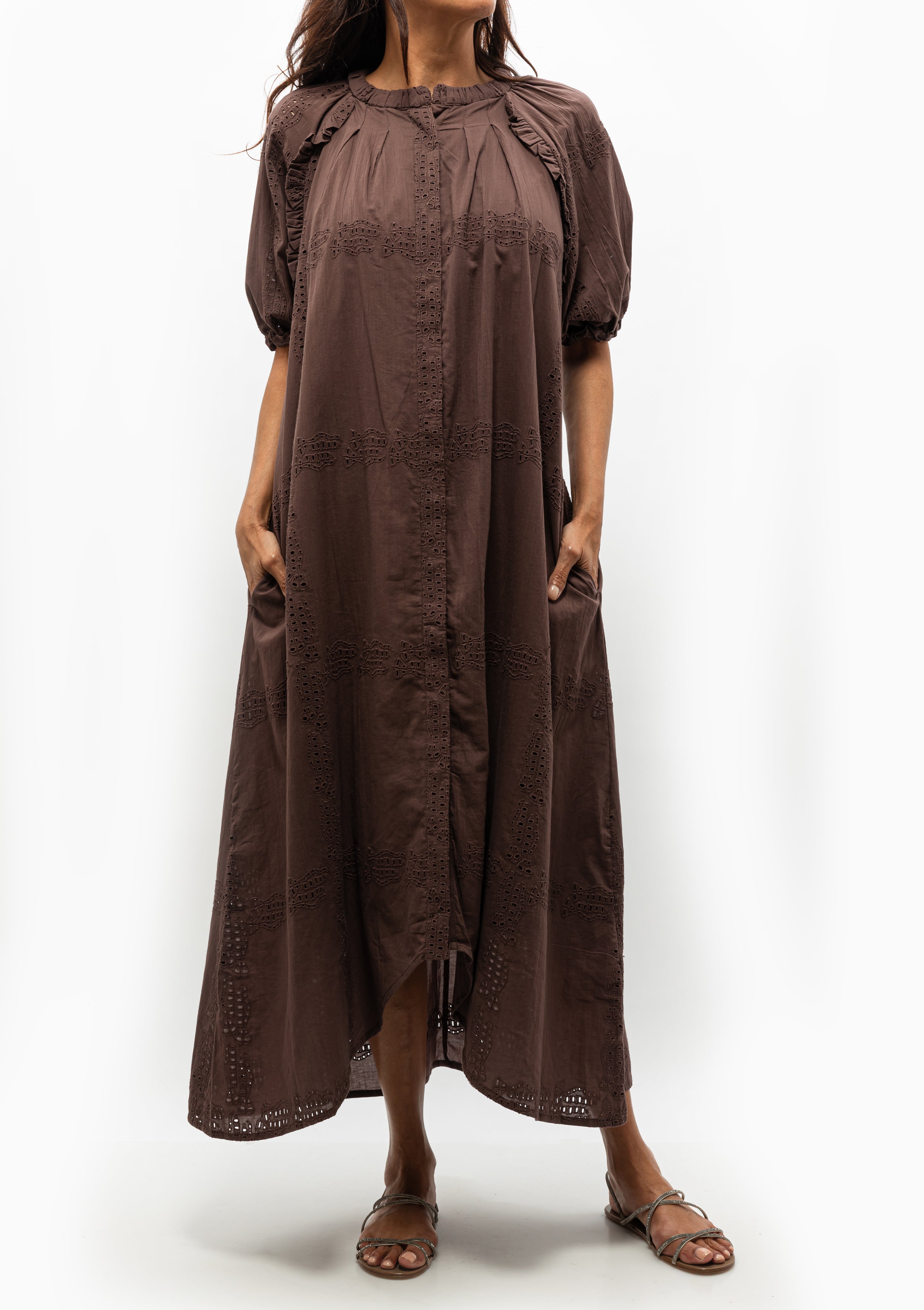 Charming and breezy, the Sommerset Dress in Grappa, shown with the Panie Sandal by Pedro Garcia. Can be worn with or without the sash. Available at Diani Boutique.