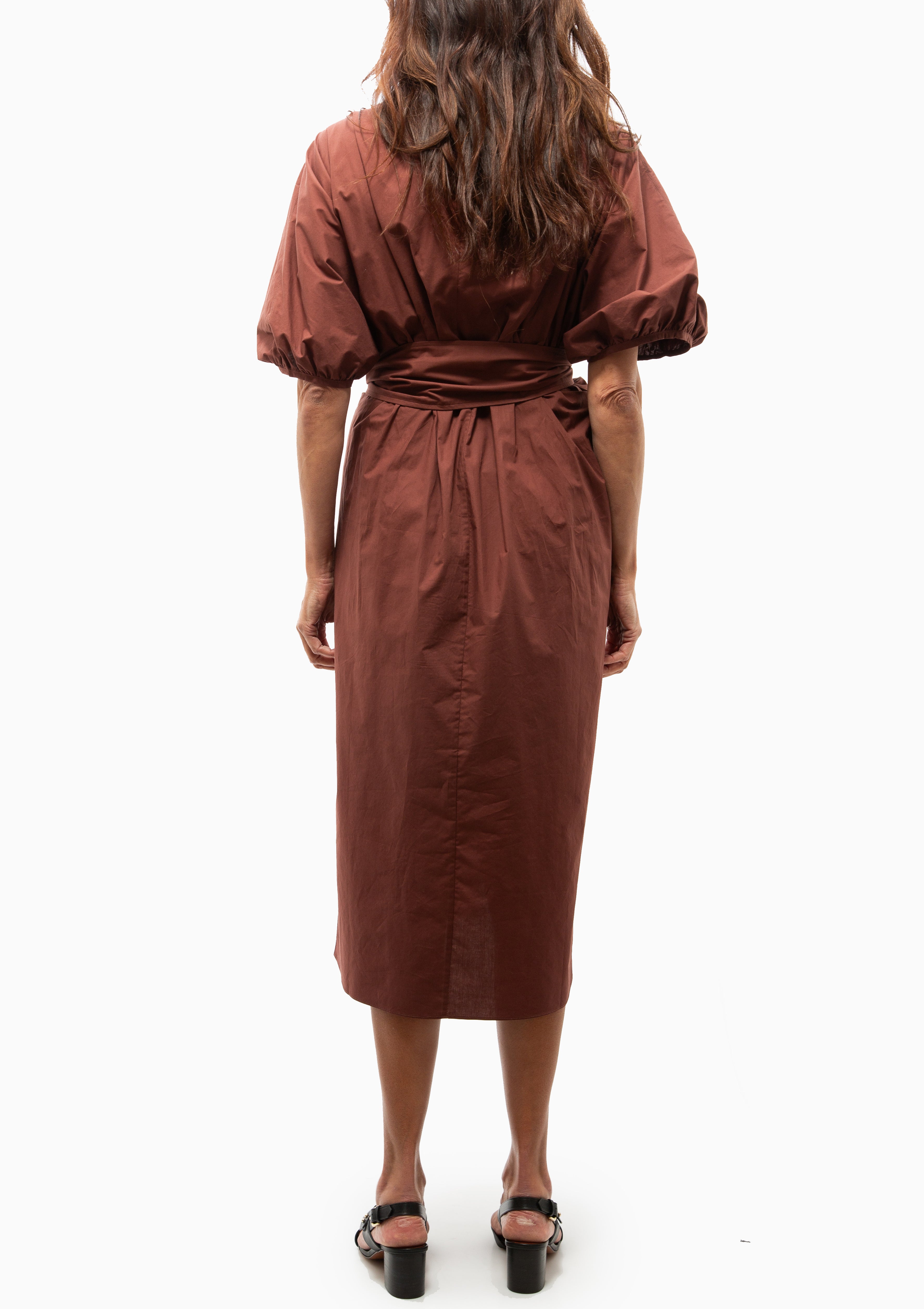Chic and understated midi dress by Soeur, designed with effortless elegance, available at Diani Boutique.