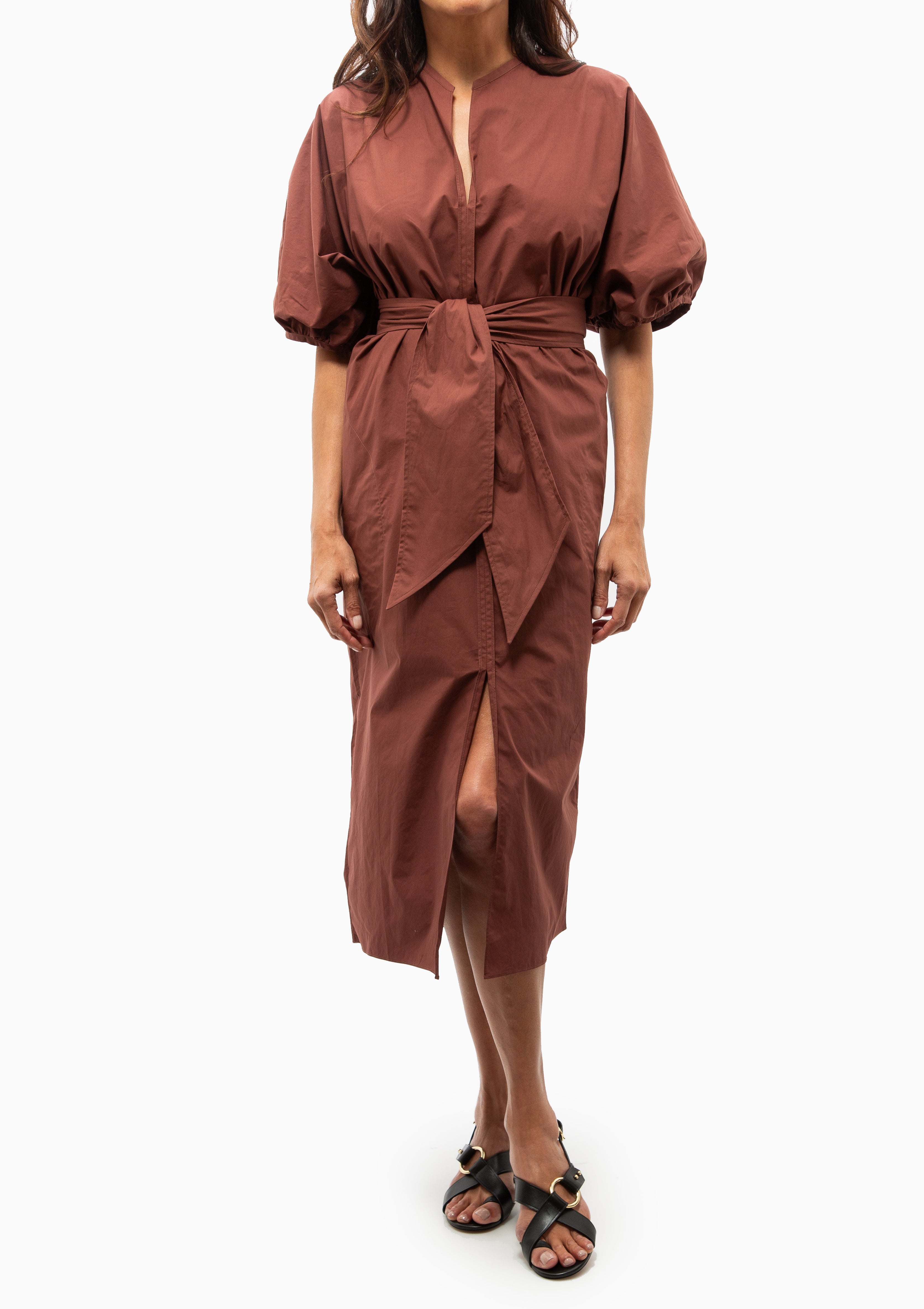 Elegant midi dress by Soeur, featuring a timeless silhouette and refined details, available at Diani Boutique.