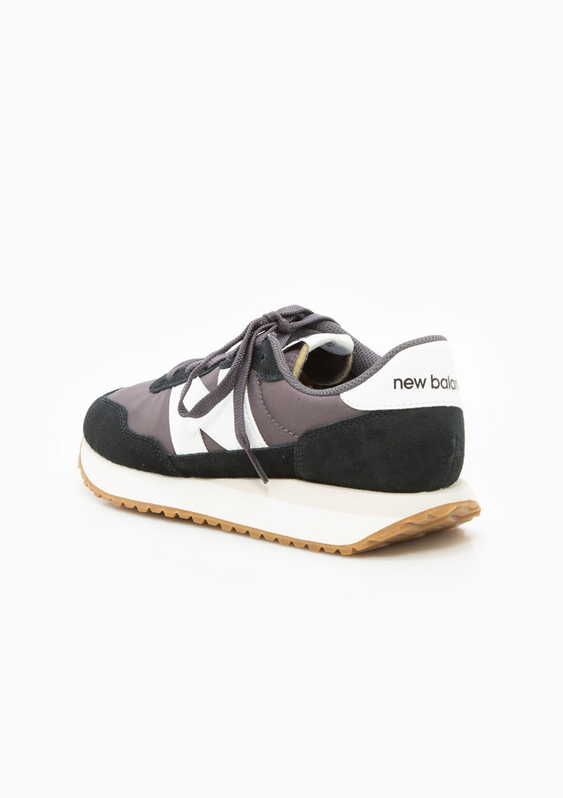 New balance on sale 935