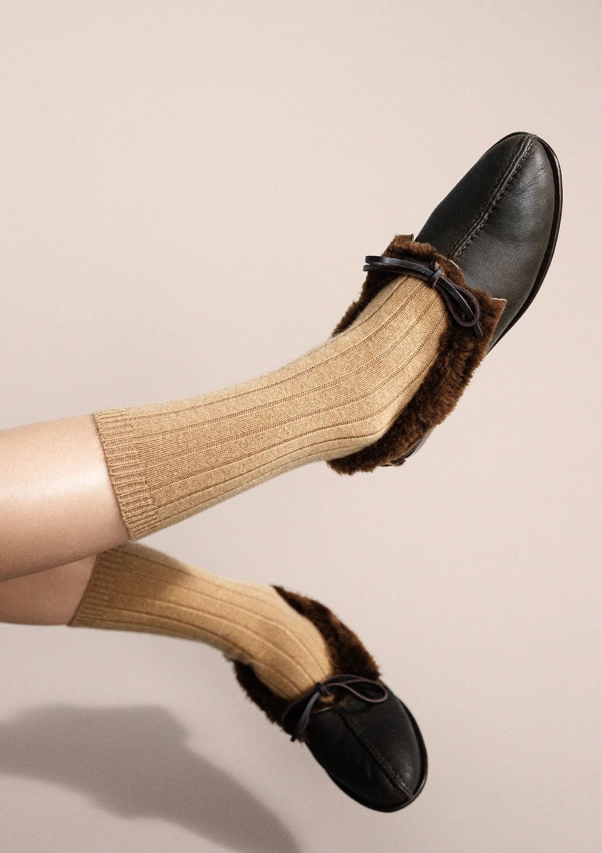 Italia Cashmere Cozy Rib Crew Socks | Camel