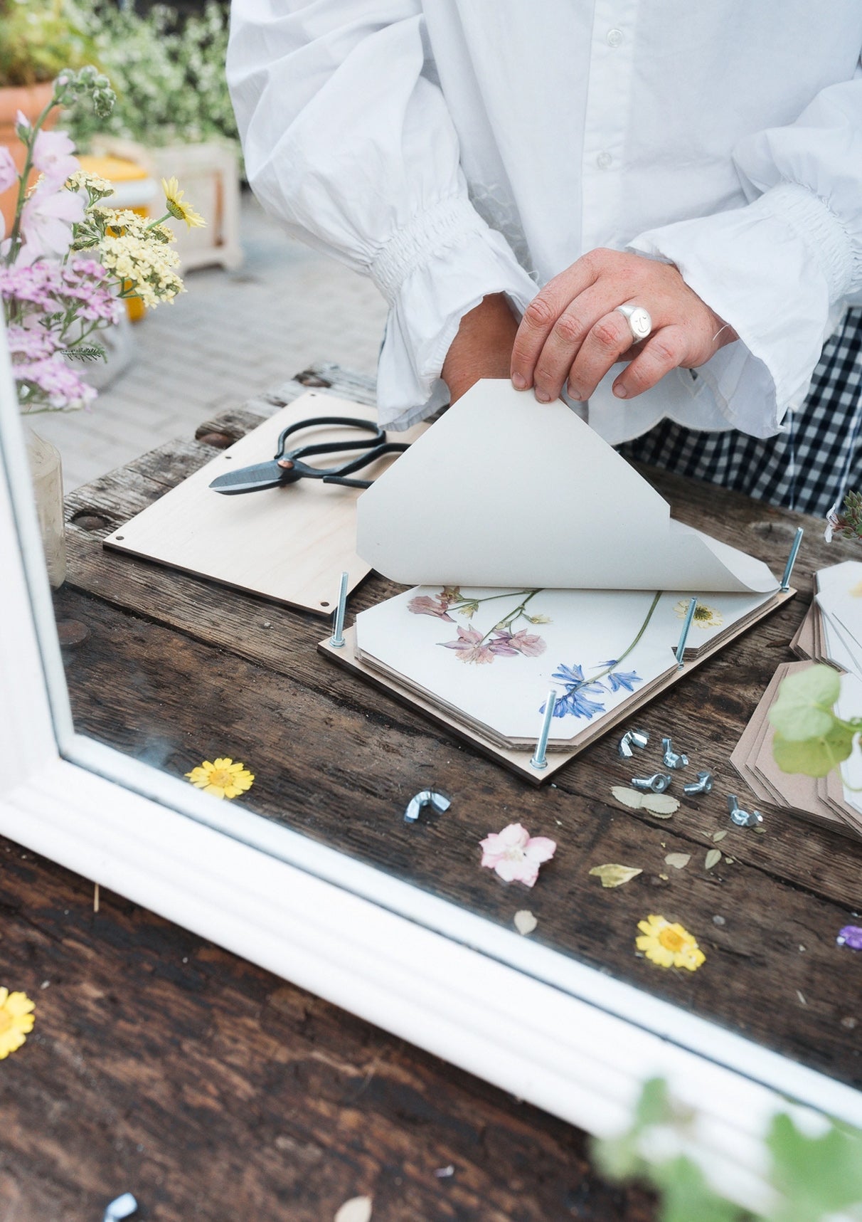 Large Flower Press | Vintage Cornflower