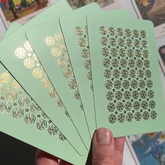 The Flower Oracle: 44 Card Deck And Guidebook