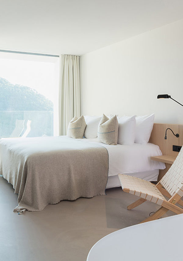 Sisteron Throw, Off White | 55"x71"